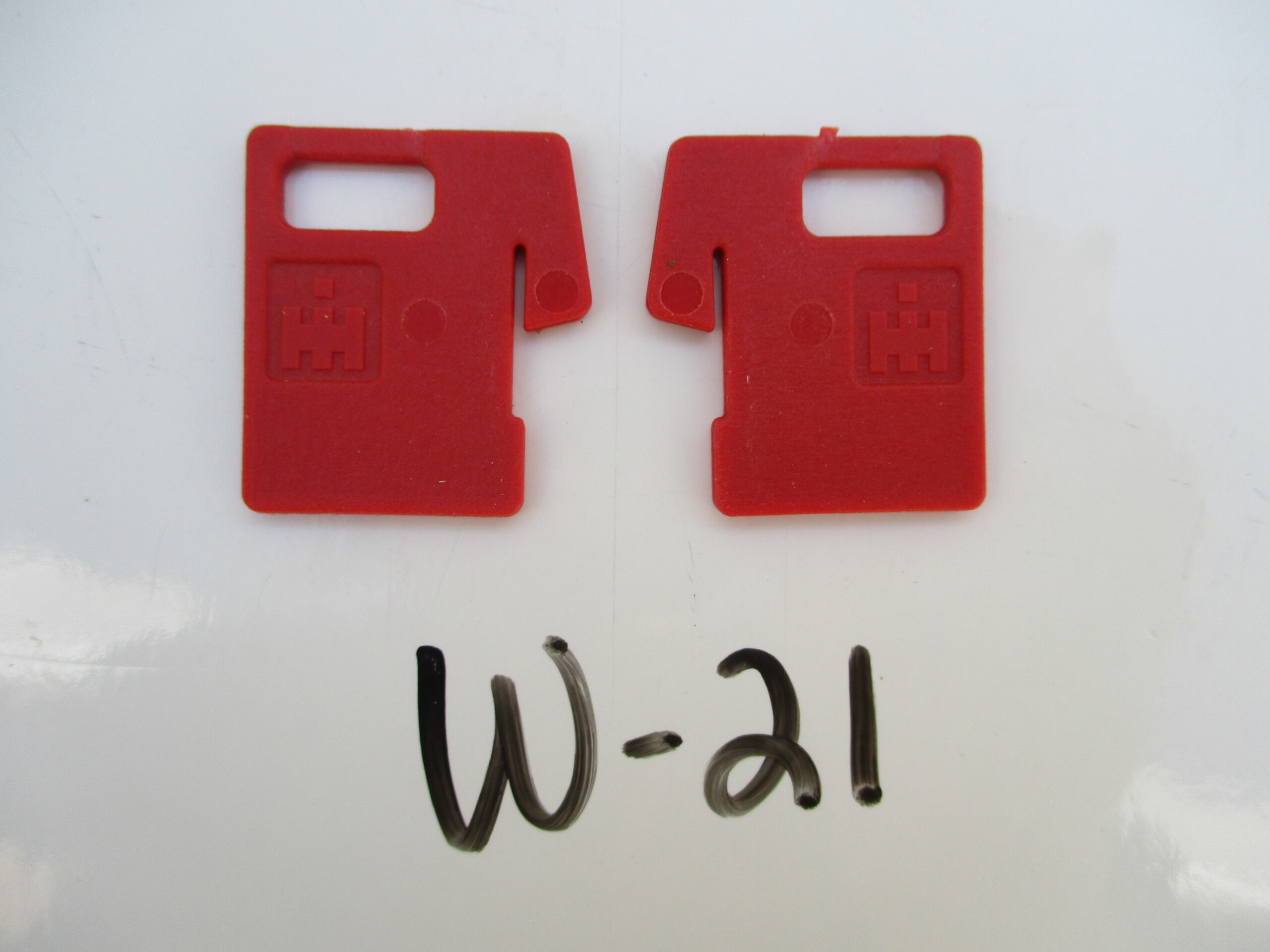 Chucky'sW-21 IH Suitcase Weight Red-Plastic (Sold Individually) - Chucky's