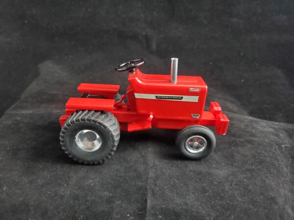 IH 1456 Garden Tractor (Painted Not Available)
