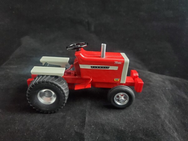 IH 1206 Garden Tractor (Painted Not Available)