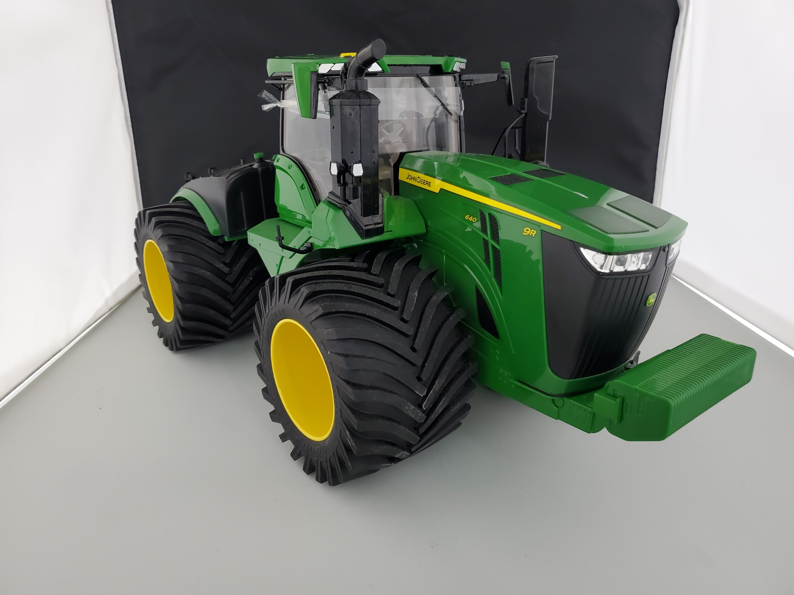 9R 640 - 1400/30R46 Tires & Rims