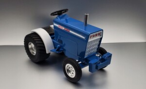 Ford 8000 (Red Decals)